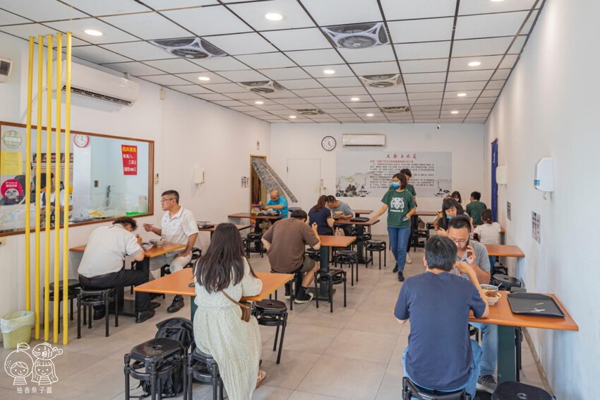 王爺王肉羹,水湳中央公園美食,銅板價肉羹、炒麵、米糕、爌肉飯與綜合湯,盲點也不怕踩雷!