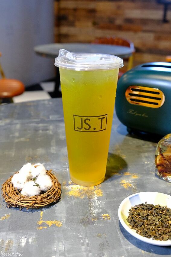 英倫風茶飲店有賣紅豆餅、雞蛋糕!家食Tea旗艦店,下午茶來杯西瓜抹茶拿鐵配紅豆餅!