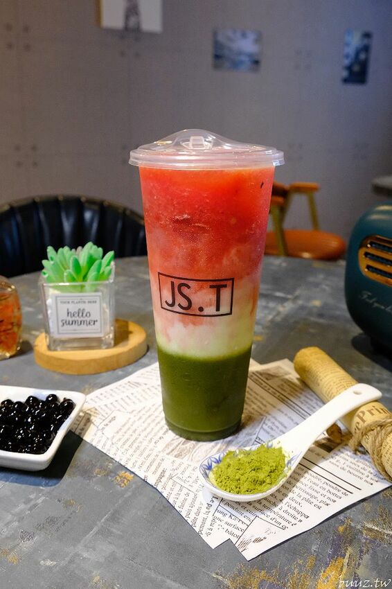 英倫風茶飲店有賣紅豆餅、雞蛋糕!家食Tea旗艦店,下午茶來杯西瓜抹茶拿鐵配紅豆餅!