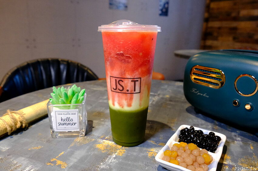 英倫風茶飲店有賣紅豆餅、雞蛋糕!家食Tea旗艦店,下午茶來杯西瓜抹茶拿鐵配紅豆餅!