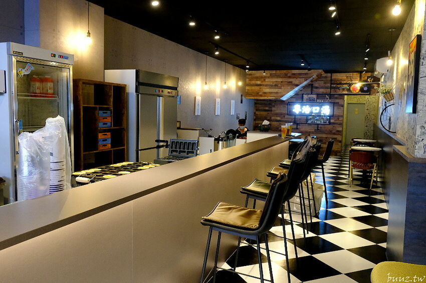 英倫風茶飲店有賣紅豆餅、雞蛋糕!家食Tea旗艦店,下午茶來杯西瓜抹茶拿鐵配紅豆餅!