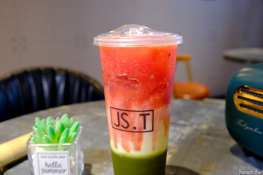 英倫風茶飲店有賣紅豆餅、雞蛋糕!家食Tea旗艦店,下午茶來杯西瓜抹茶拿鐵配紅豆餅!