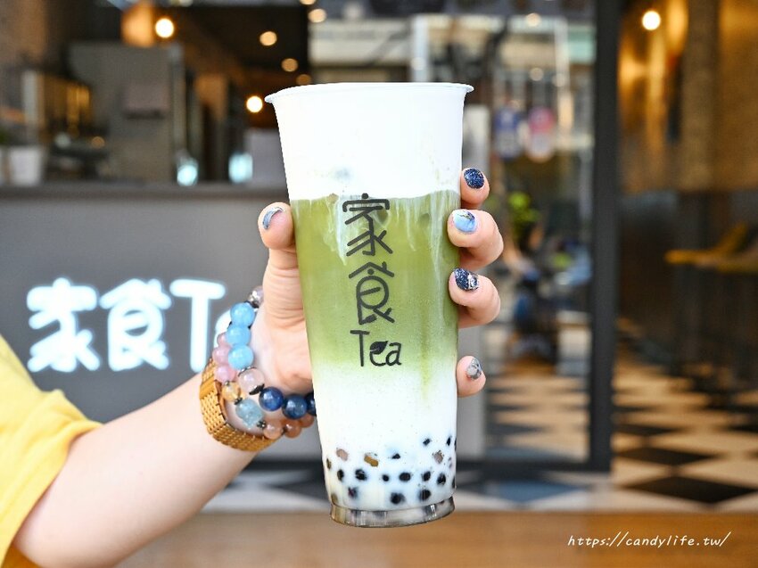 家食Tea｜可以內用的手搖飲，裝潢超美，創意飲品，獨家香濃抹茶搭配現打西瓜汁，還有好吃現烤脆皮紅豆餅～