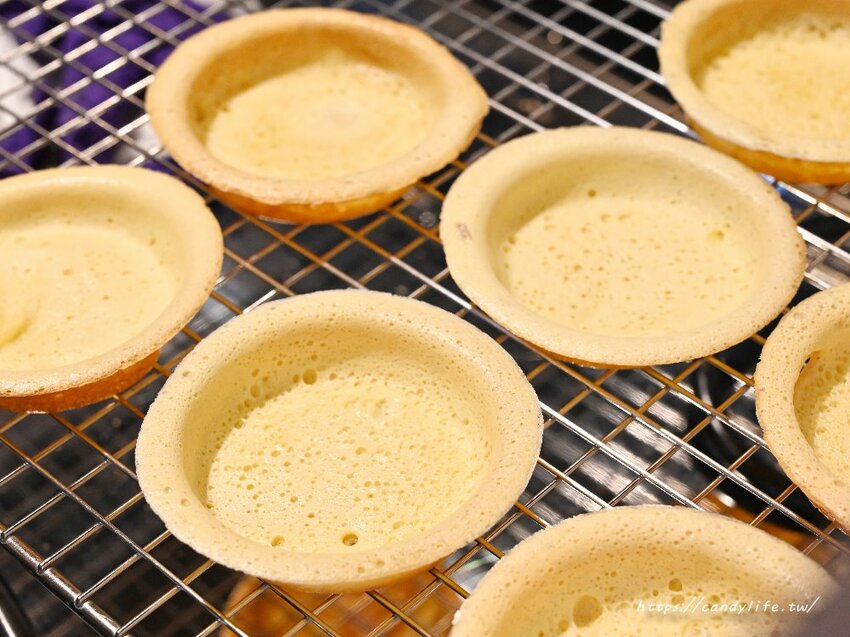 家食Tea｜可以內用的手搖飲，裝潢超美，創意飲品，獨家香濃抹茶搭配現打西瓜汁，還有好吃現烤脆皮紅豆餅～