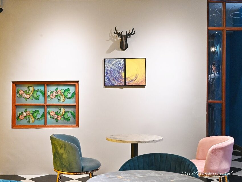 家食Tea｜可以內用的手搖飲，裝潢超美，創意飲品，獨家香濃抹茶搭配現打西瓜汁，還有好吃現烤脆皮紅豆餅～