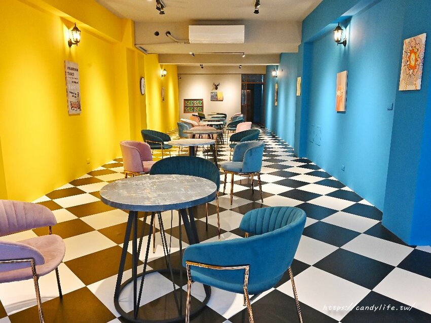 家食Tea｜可以內用的手搖飲，裝潢超美，創意飲品，獨家香濃抹茶搭配現打西瓜汁，還有好吃現烤脆皮紅豆餅～