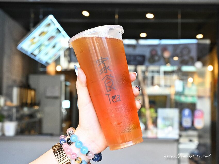 家食Tea｜可以內用的手搖飲，裝潢超美，創意飲品，獨家香濃抹茶搭配現打西瓜汁，還有好吃現烤脆皮紅豆餅～