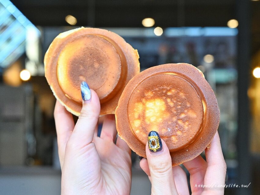 家食Tea｜可以內用的手搖飲，裝潢超美，創意飲品，獨家香濃抹茶搭配現打西瓜汁，還有好吃現烤脆皮紅豆餅～