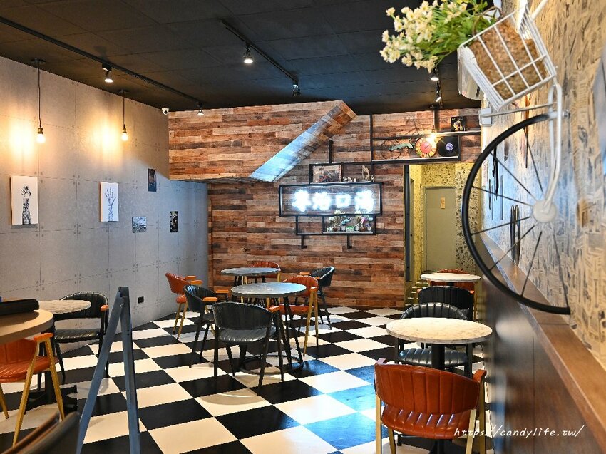 家食Tea｜可以內用的手搖飲，裝潢超美，創意飲品，獨家香濃抹茶搭配現打西瓜汁，還有好吃現烤脆皮紅豆餅～