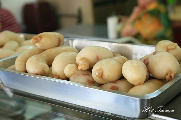 清子香腸熟肉：【台南美食】近60年的在地老店！台南獨有蟳丸蛋糕好好吃：清子香腸熟肉