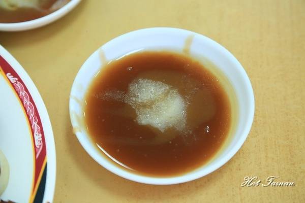 清子香腸熟肉：【台南美食】近60年的在地老店！台南獨有蟳丸蛋糕好好吃：清子香腸熟肉