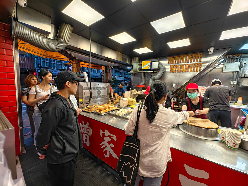 台北宵夜推薦！傳說中的曾家豆漿，夜貓族最愛葡式蛋塔 爆汁煎包必吃。