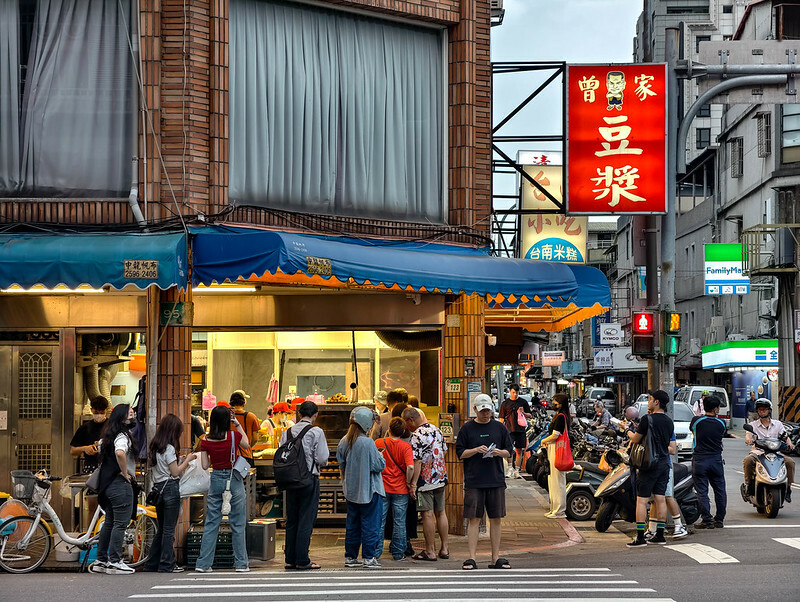 台北宵夜推薦！傳說中的曾家豆漿，夜貓族最愛葡式蛋塔 爆汁煎包必吃。