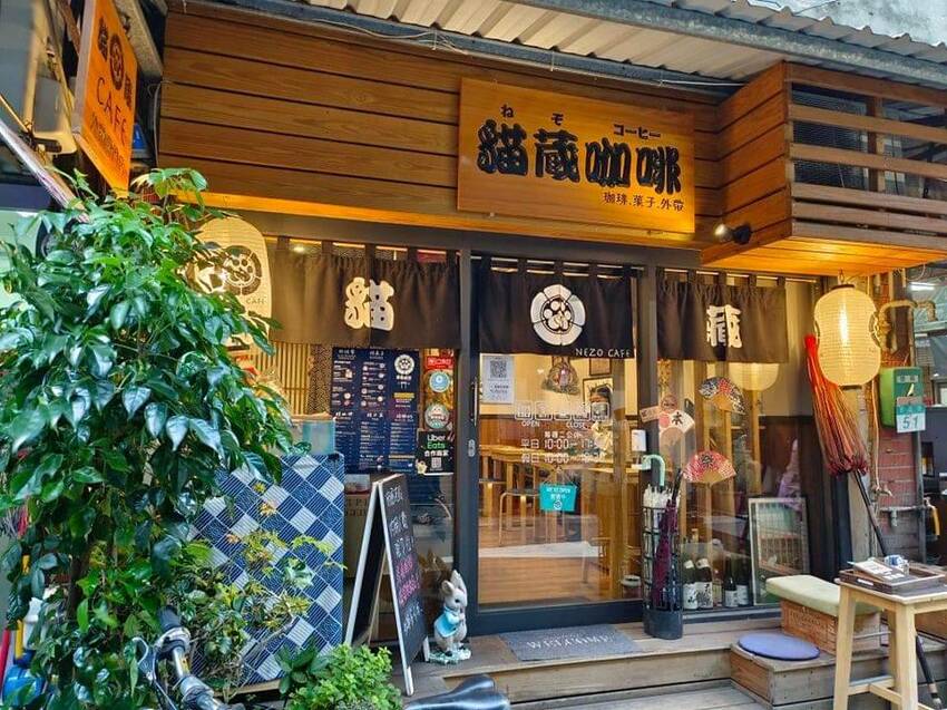 【台北.中山站】赤峰街散散步。Miss V Bakery Cafe肉桂甜點專賣店。推黑芝麻拿鐵+雙倍肉桂捲