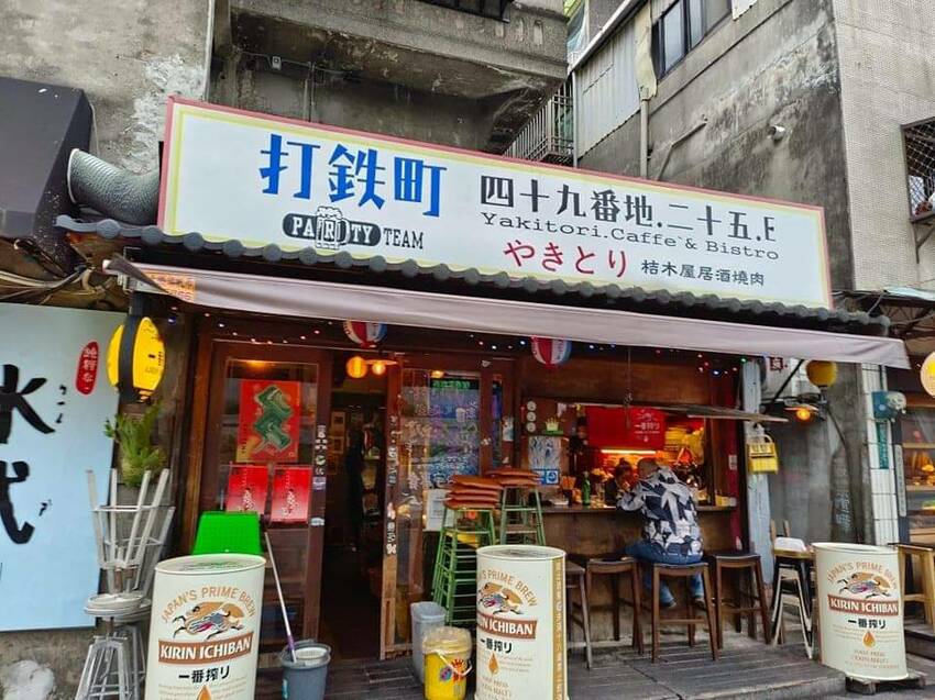 【台北.中山站】赤峰街散散步。Miss V Bakery Cafe肉桂甜點專賣店。推黑芝麻拿鐵+雙倍肉桂捲