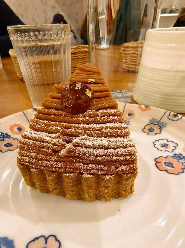 【台北.中山站】赤峰街散散步。Miss V Bakery Cafe肉桂甜點專賣店。推黑芝麻拿鐵+雙倍肉桂捲