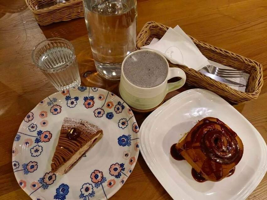 【台北.中山站】赤峰街散散步。Miss V Bakery Cafe肉桂甜點專賣店。推黑芝麻拿鐵+雙倍肉桂捲