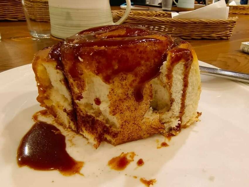 【台北.中山站】赤峰街散散步。Miss V Bakery Cafe肉桂甜點專賣店。推黑芝麻拿鐵+雙倍肉桂捲