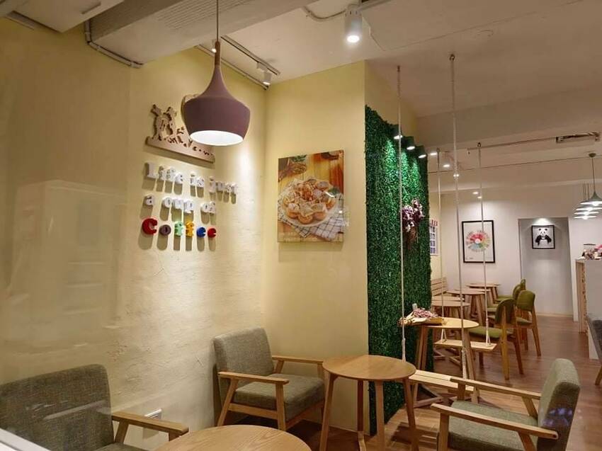 【台北.中山站】赤峰街散散步。Miss V Bakery Cafe肉桂甜點專賣店。推黑芝麻拿鐵+雙倍肉桂捲