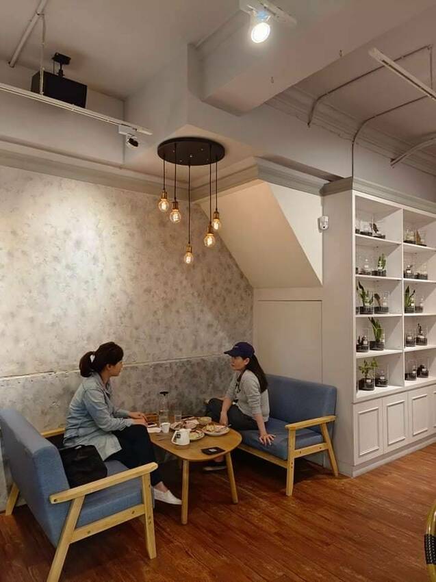 【台北.中山站】赤峰街散散步。Miss V Bakery Cafe肉桂甜點專賣店。推黑芝麻拿鐵+雙倍肉桂捲