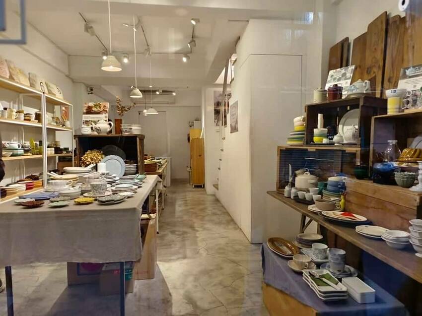 【台北.中山站】赤峰街散散步。Miss V Bakery Cafe肉桂甜點專賣店。推黑芝麻拿鐵+雙倍肉桂捲