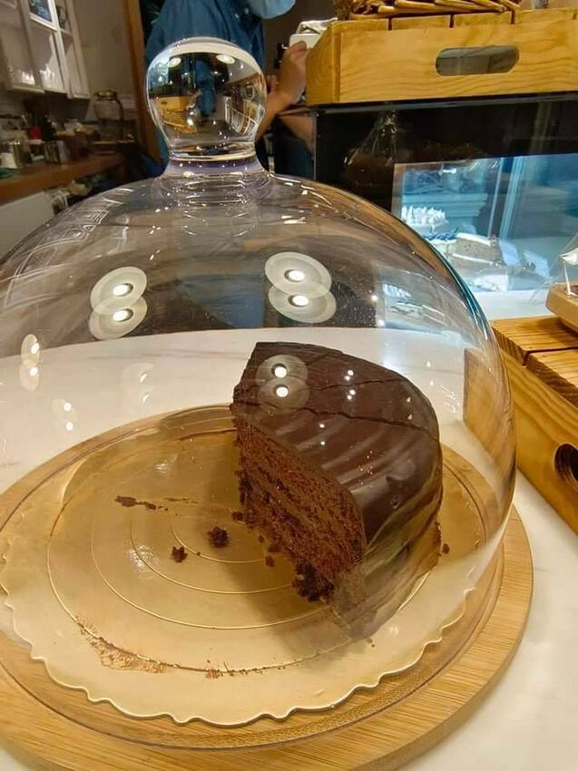 【台北.中山站】赤峰街散散步。Miss V Bakery Cafe肉桂甜點專賣店。推黑芝麻拿鐵+雙倍肉桂捲