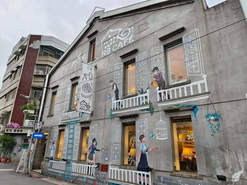 【台北.中山站】赤峰街散散步。Miss V Bakery Cafe肉桂甜點專賣店。推黑芝麻拿鐵+雙倍肉桂捲