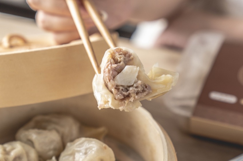 宅配美食 盼蒔｜飽滿大餛飩底加！高人氣網路美食「盼蒔」，北海道「干貝餛飩」甘甜又涮嘴！ · 算命的說我很愛吃