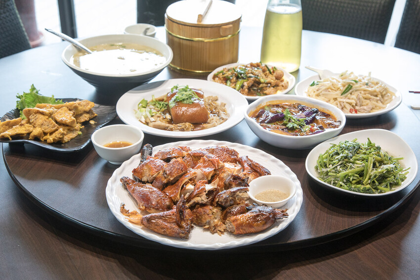 南投縣竹山鎮饗富滬川台菜窯烤雞｜滿滿雞汁大奔流！皮脆肉嫩極品烤全雞