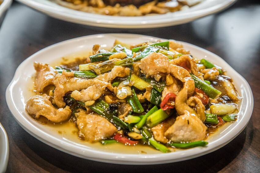 南投縣竹山鎮饗富滬川台菜窯烤雞｜滿滿雞汁大奔流！皮脆肉嫩極品烤全雞