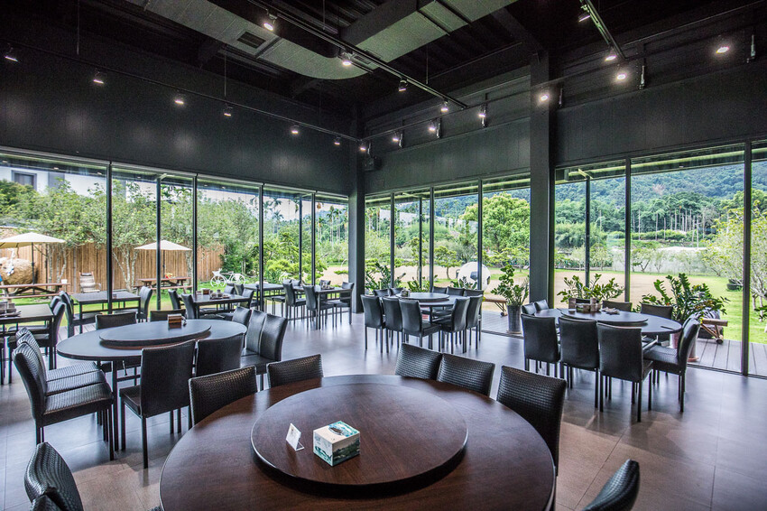 南投縣竹山鎮饗富滬川台菜窯烤雞｜滿滿雞汁大奔流！皮脆肉嫩極品烤全雞