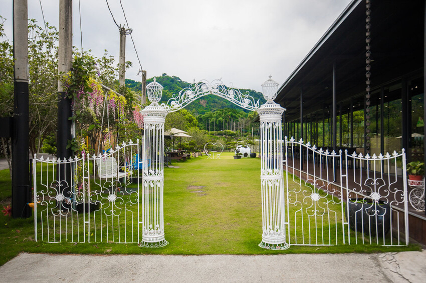 南投縣竹山鎮饗富滬川台菜窯烤雞｜滿滿雞汁大奔流！皮脆肉嫩極品烤全雞