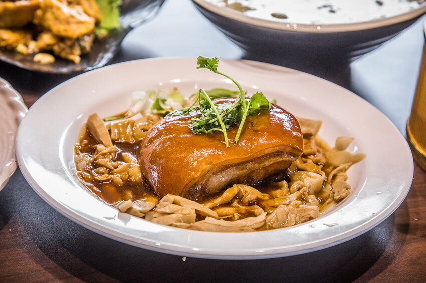 南投縣竹山鎮饗富滬川台菜窯烤雞｜滿滿雞汁大奔流！皮脆肉嫩極品烤全雞