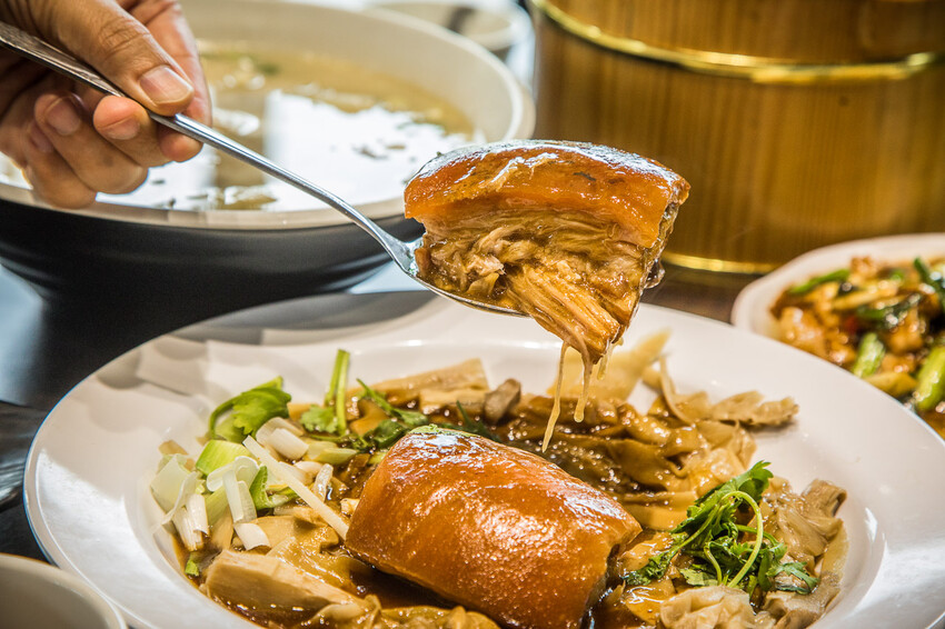 南投縣竹山鎮饗富滬川台菜窯烤雞｜滿滿雞汁大奔流！皮脆肉嫩極品烤全雞