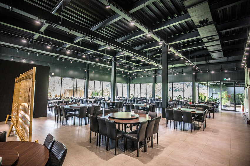 南投縣竹山鎮饗富滬川台菜窯烤雞｜滿滿雞汁大奔流！皮脆肉嫩極品烤全雞