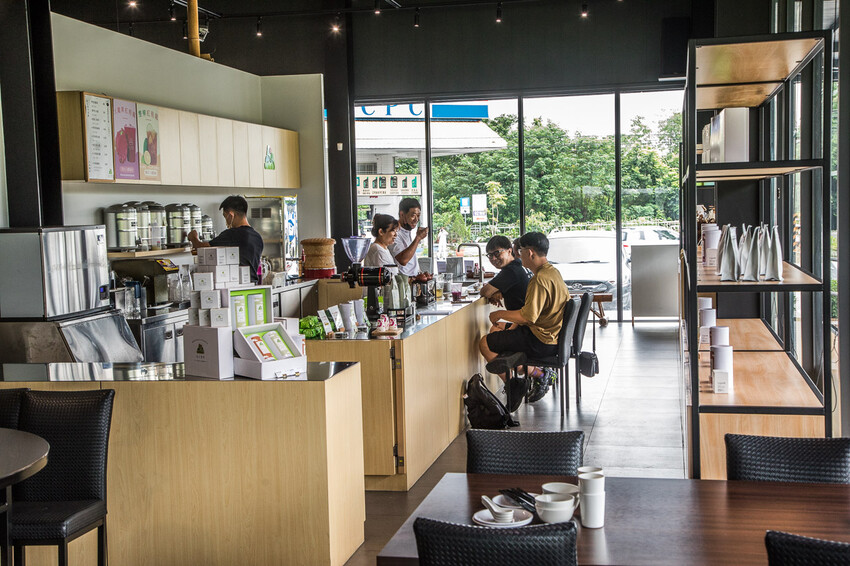 南投縣竹山鎮饗富滬川台菜窯烤雞｜滿滿雞汁大奔流！皮脆肉嫩極品烤全雞