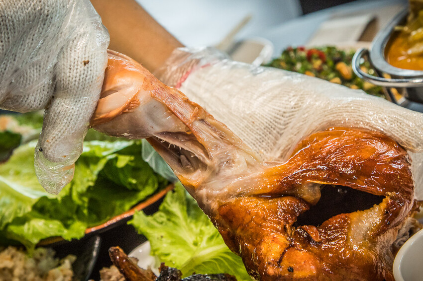 南投縣竹山鎮饗富滬川台菜窯烤雞｜滿滿雞汁大奔流！皮脆肉嫩極品烤全雞