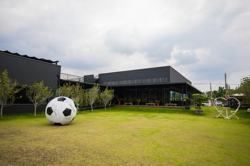 南投縣竹山鎮饗富滬川台菜窯烤雞｜滿滿雞汁大奔流！皮脆肉嫩極品烤全雞