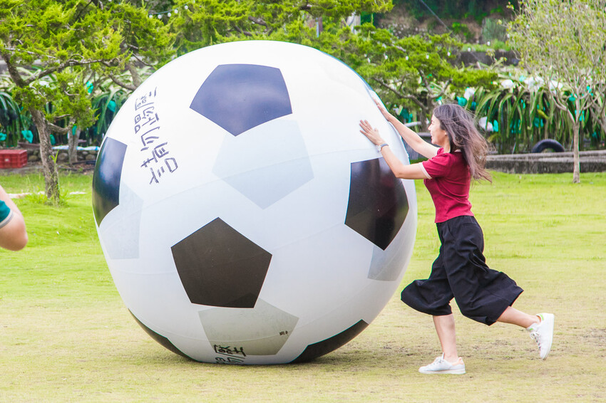 南投縣竹山鎮饗富滬川台菜窯烤雞｜滿滿雞汁大奔流！皮脆肉嫩極品烤全雞