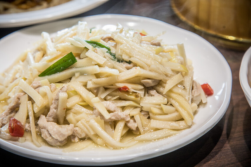 南投縣竹山鎮饗富滬川台菜窯烤雞｜滿滿雞汁大奔流！皮脆肉嫩極品烤全雞