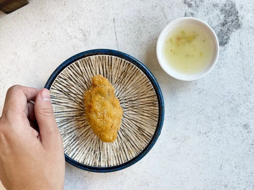 [台南中西區] 台南必吃日式串炸！福吉串炸 ｜超肥美的廣島牡蠣竟然只要40元？！必沾店家特製三種沾醬｜內附菜單