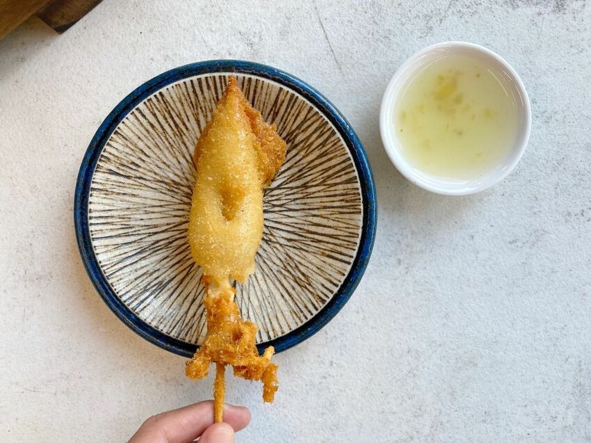 [台南中西區] 台南必吃日式串炸！福吉串炸 ｜超肥美的廣島牡蠣竟然只要40元？！必沾店家特製三種沾醬｜內附菜單