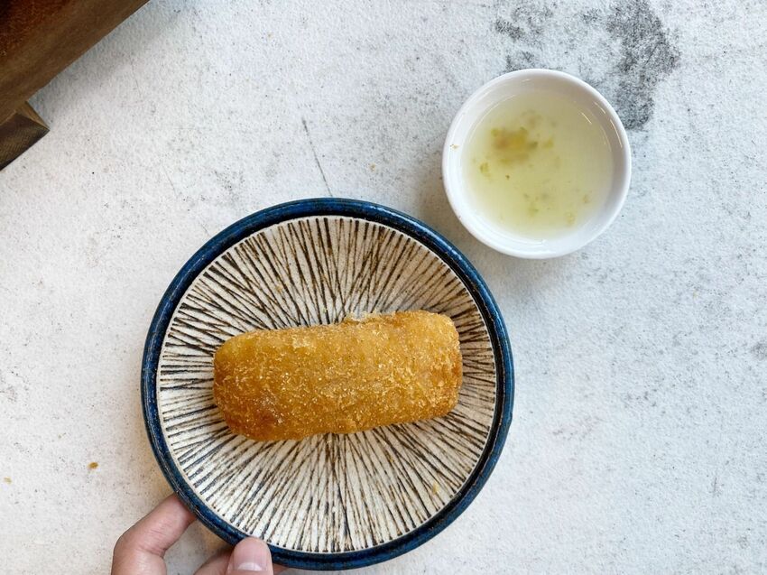 [台南中西區] 台南必吃日式串炸！福吉串炸 ｜超肥美的廣島牡蠣竟然只要40元？！必沾店家特製三種沾醬｜內附菜單