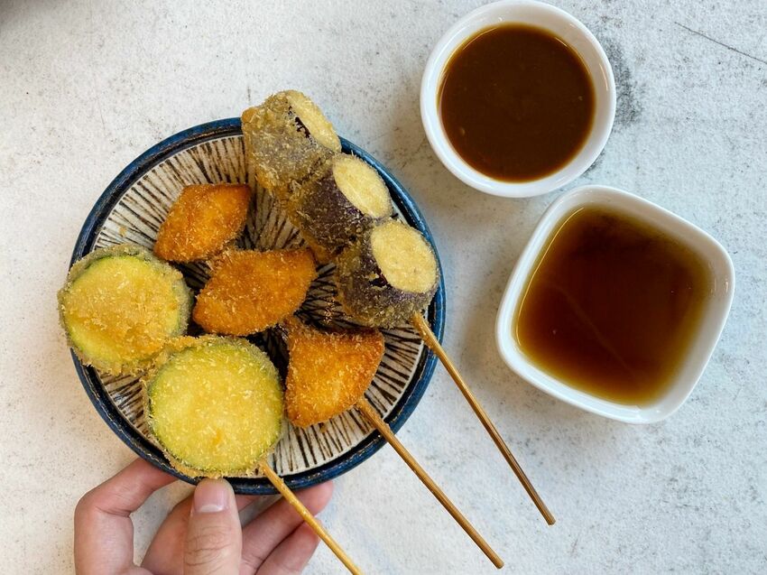 [台南中西區] 台南必吃日式串炸！福吉串炸 ｜超肥美的廣島牡蠣竟然只要40元？！必沾店家特製三種沾醬｜內附菜單