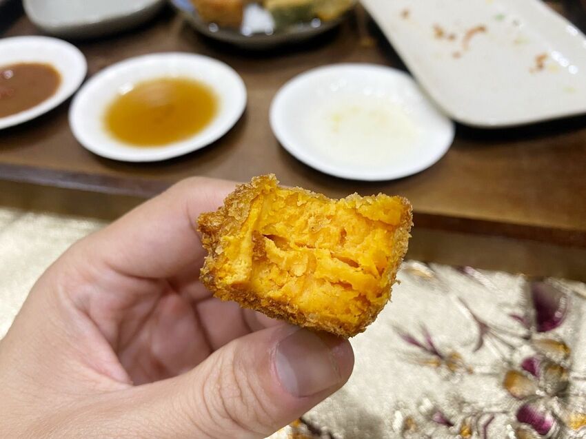 [台南中西區] 台南必吃日式串炸！福吉串炸 ｜超肥美的廣島牡蠣竟然只要40元？！必沾店家特製三種沾醬｜內附菜單