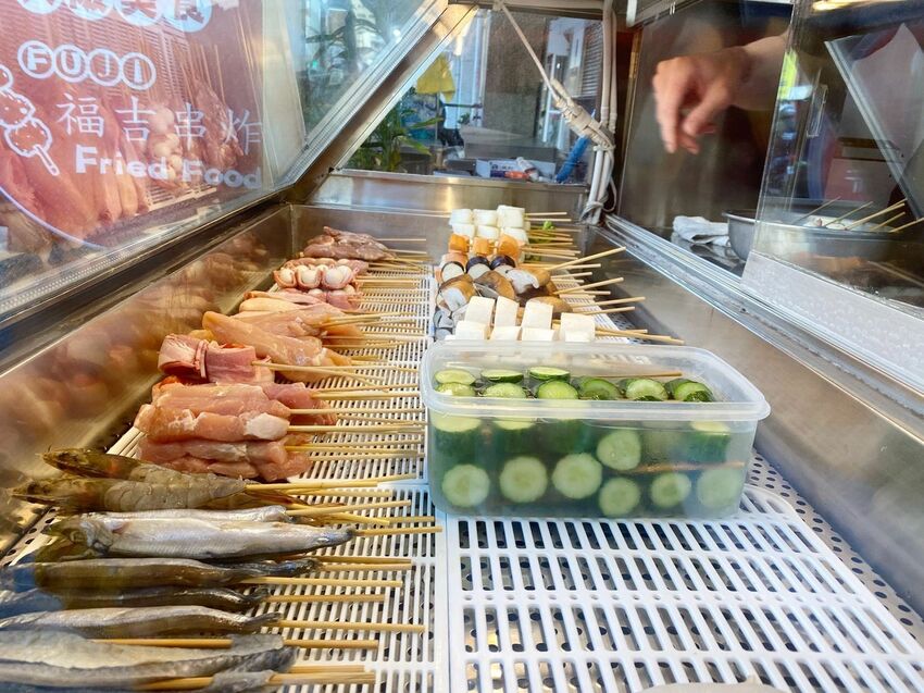 [台南中西區] 台南必吃日式串炸！福吉串炸 ｜超肥美的廣島牡蠣竟然只要40元？！必沾店家特製三種沾醬｜內附菜單