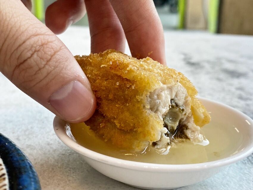 [台南中西區] 台南必吃日式串炸！福吉串炸 ｜超肥美的廣島牡蠣竟然只要40元？！必沾店家特製三種沾醬｜內附菜單