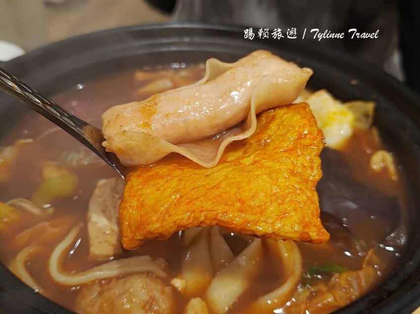 台北麻辣鍋「元心燃麻辣堂」超大份鍋底，麻辣滷肉飯搭配厚奶茶超解辣。