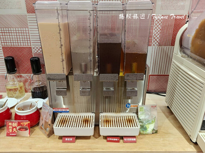 台北麻辣鍋「元心燃麻辣堂」超大份鍋底，麻辣滷肉飯搭配厚奶茶超解辣。