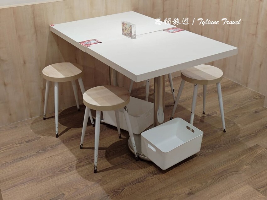 台北麻辣鍋「元心燃麻辣堂」超大份鍋底，麻辣滷肉飯搭配厚奶茶超解辣。